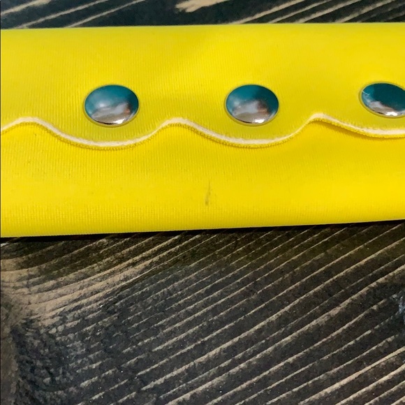 Hair Glove - Yellow Snap Closure - New - Picture 4 of 4